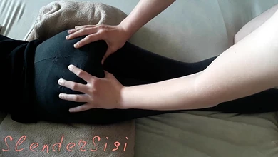 Нереально худая девушка наглаживает и послушно отдаёт свою писечку на трах длинному члену парня