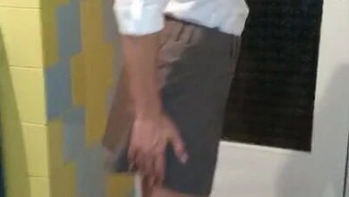 Парень без соглашения накончал в выпившую подружку, которая заехала посреди ночи потрахаться