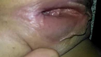 Парень без соглашения накончал в выпившую подружку, которая заехала посреди ночи потрахаться