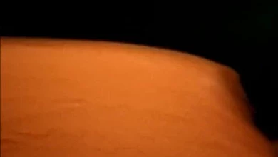 Парень с чулком на голове без смазки долбит подружку в жопу, чтобы та кричала доставляя ему наслаждение