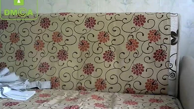 Телка с вибратором в пизде кончает от импульсов и сосет хуй двоюродному брату на вебку