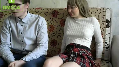 Телка с вибратором в пизде кончает от импульсов и сосет хуй двоюродному брату на вебку