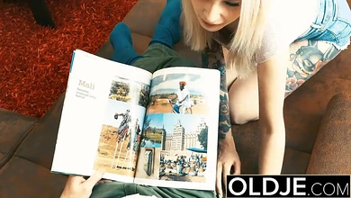 Седина в бороду - бес в ребро! Старичку тоже хочется ебаться. И ему  удалось  присунуть молодухе!