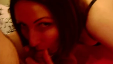 Беременная жена шикарно отсосала хуй мужа и получила порцию спермы себе на лицо