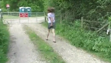 Участницы клуба "золотой дождь" выпустили подборку писсинга в самых разных местах на улице