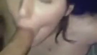 Грязные разговорчики заставили девку сосать длинный хуй и стонать, как блядина