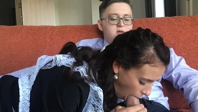 Ботаник трахнул свою одногруппницу в жопу, ведь она ещё девочка-целочка