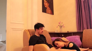 Первый опыт молодой проститутки: пришлось сосать хуй и больно трахаться раком